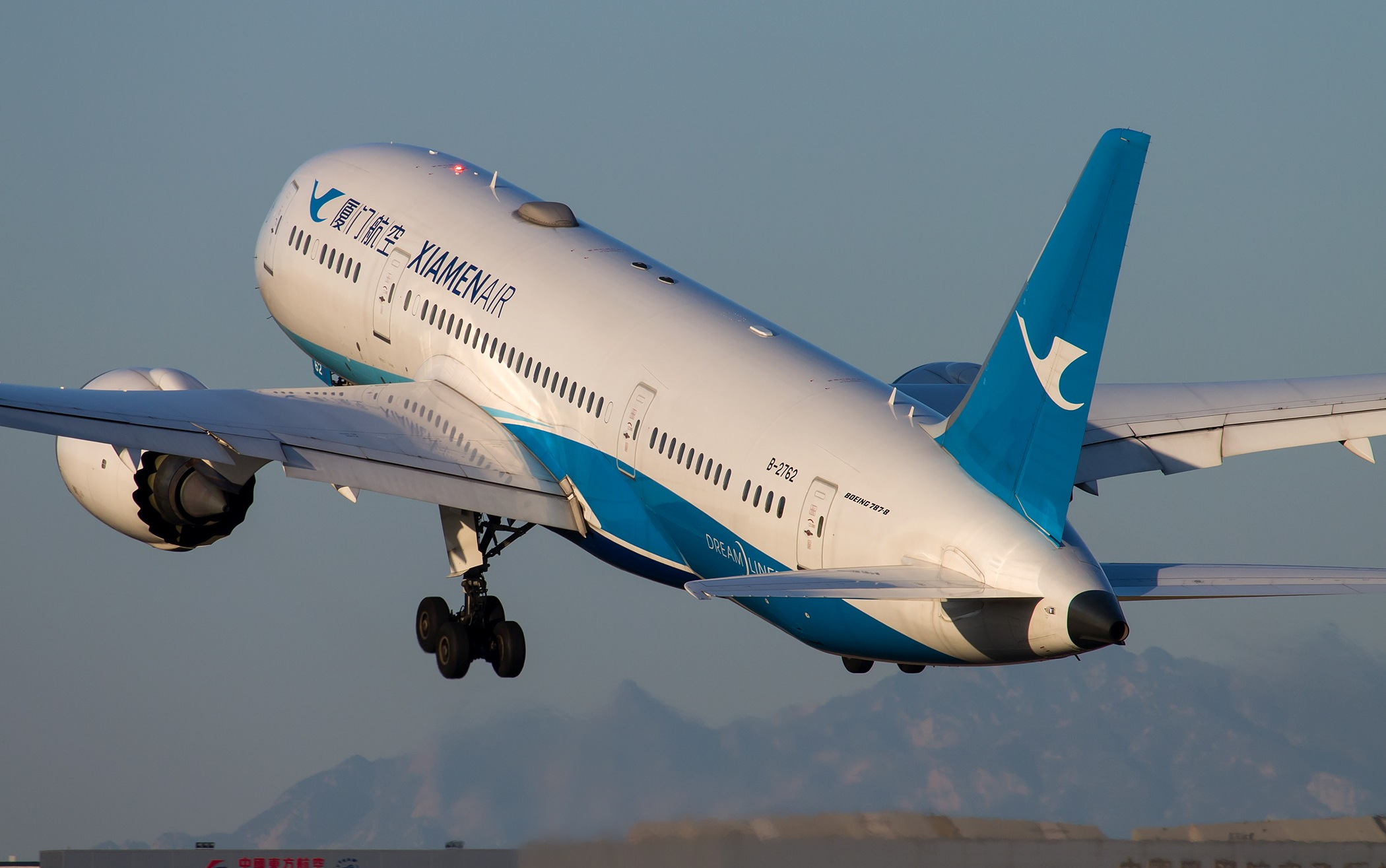 【atc录音】第一期 一点都不忙的北京首都国际机场塔台_哔哩哔哩_bili