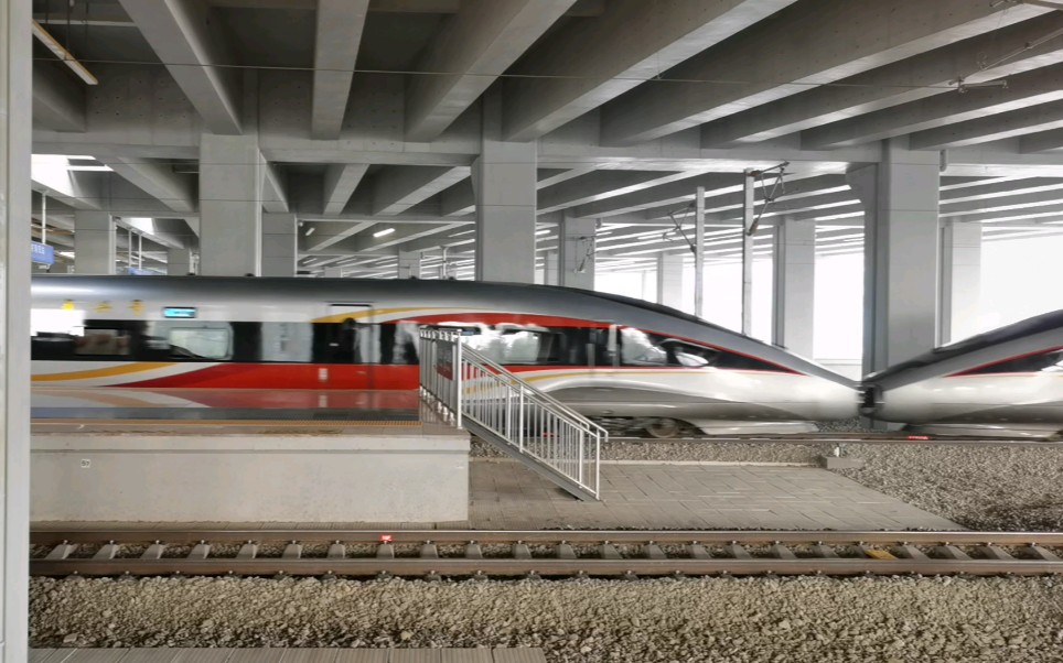 【m出品】cr400bf-gz新型高寒智能复兴号动车组驶出北京朝阳站