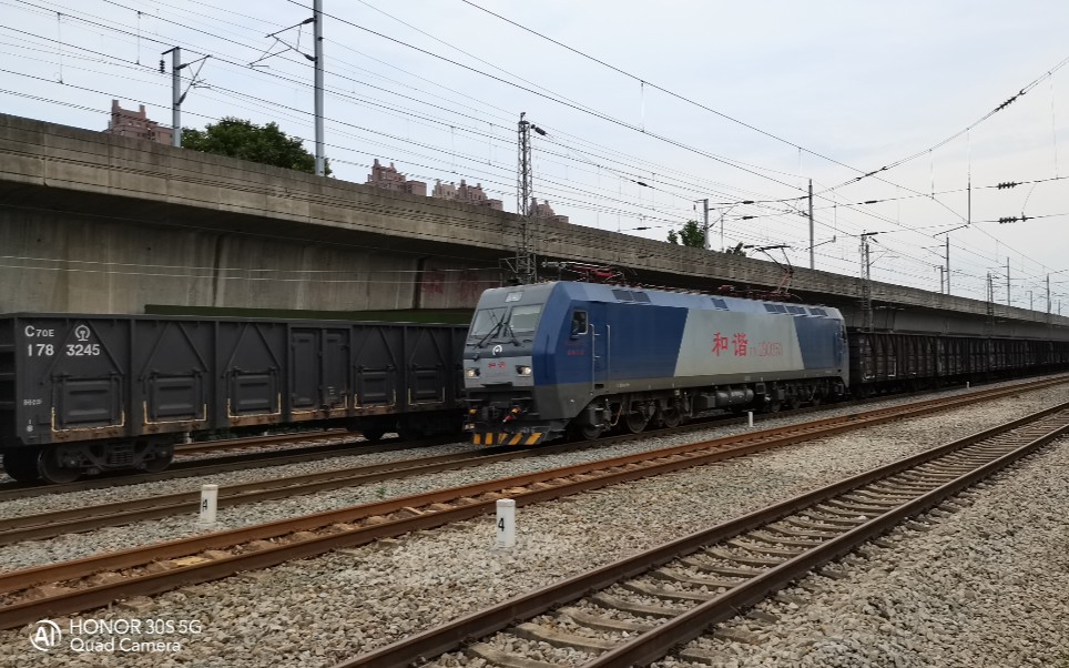 【中国铁路】武局江段hxd1b-0353牵引货列交汇敞车大列_哔哩哔哩_bili