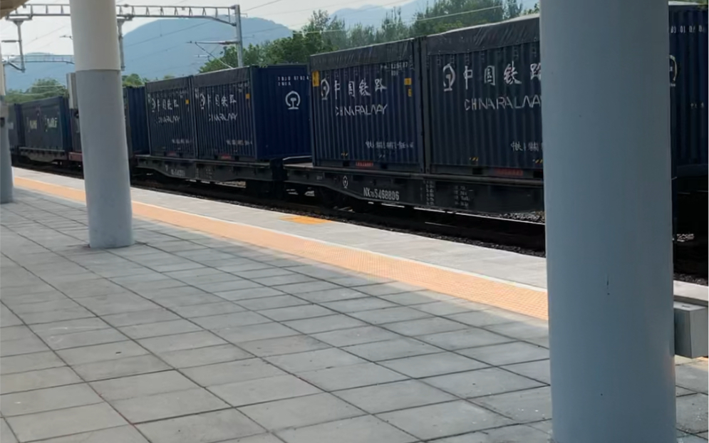 黑山寺站追火车,无语