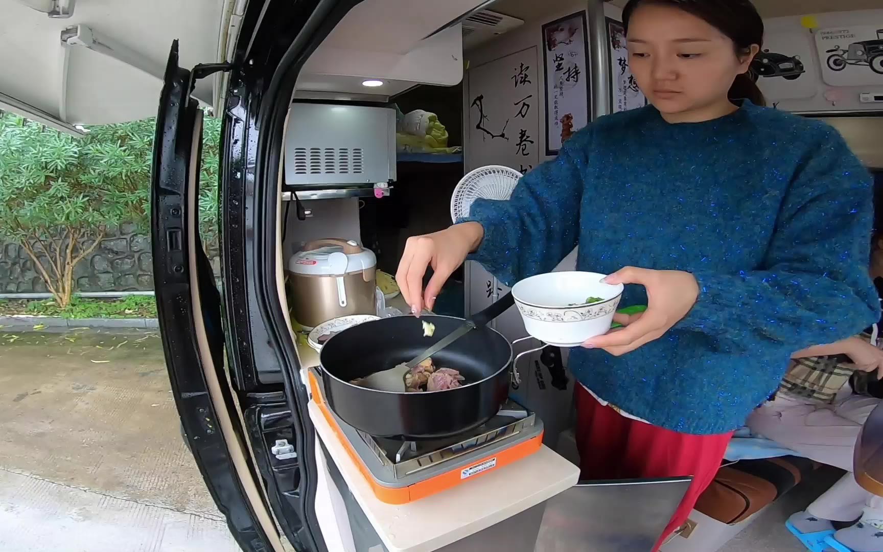 房车旅行在车内做饭炒菜有了它再也不怕油烟,即使下