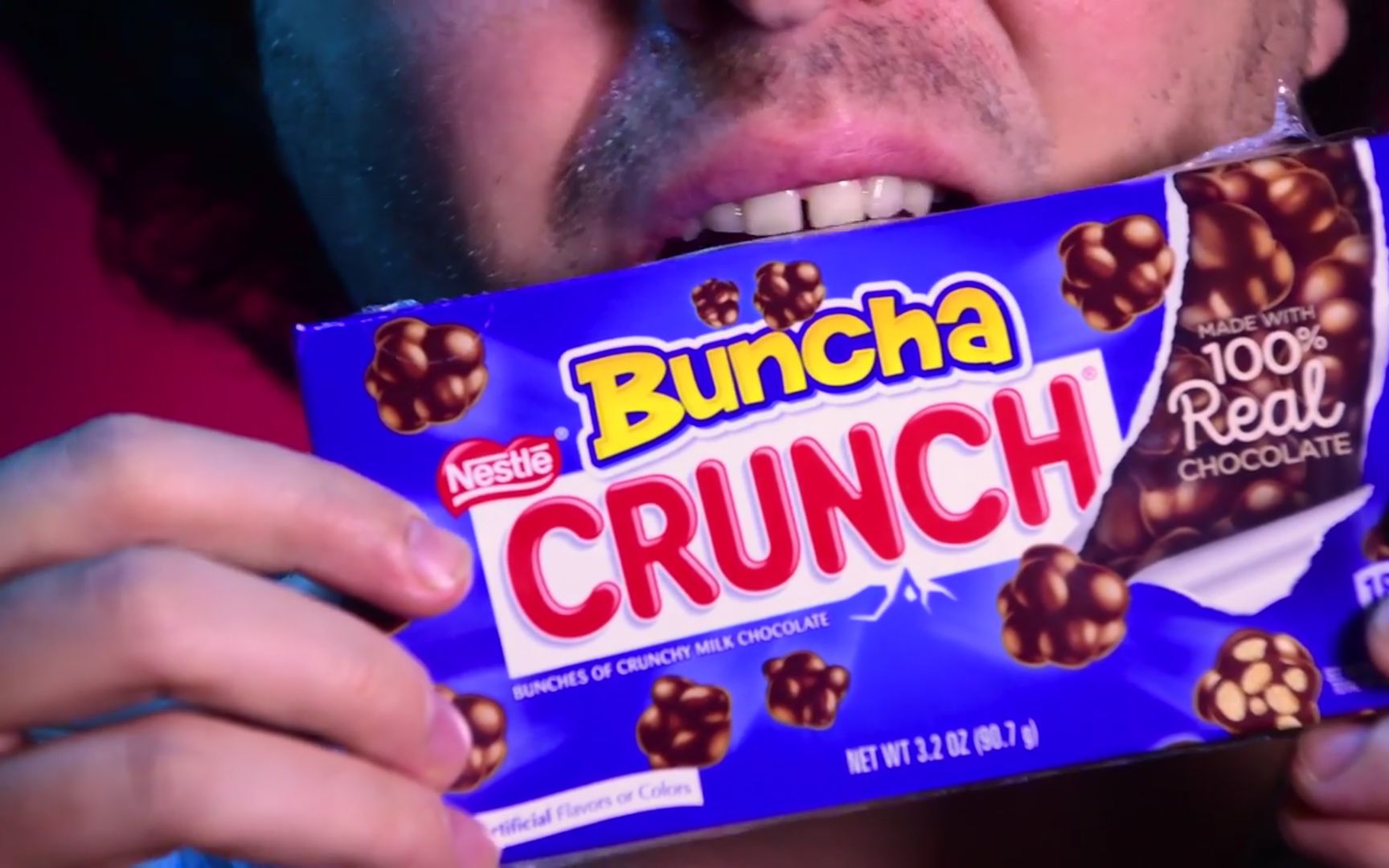 asmr极致诱惑小哥吃雀巢nestlebunchacrunch甘脆巧克力豆