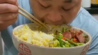 超市偶遇烟熏肉，再买颗白菜，今天中午吃烟熏肉炒蒜苔和烂糊白菜