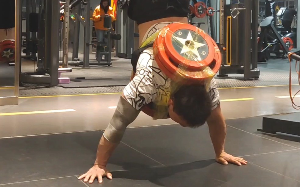 负重60公斤!国内最强倒立撑,没有之一!