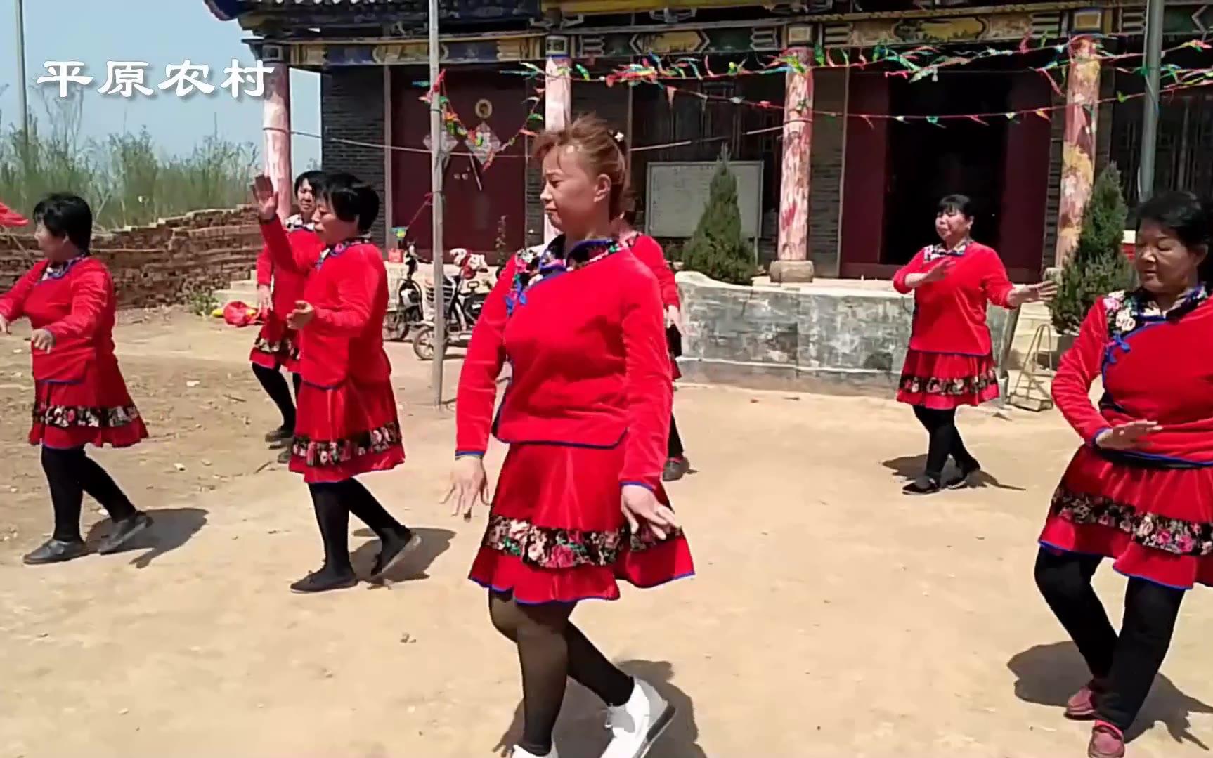 河北曲周侯村阴庄,农村大妈学跳广场舞《老妹你真美》,歌好听舞好看!哔哩哔哩bilibili