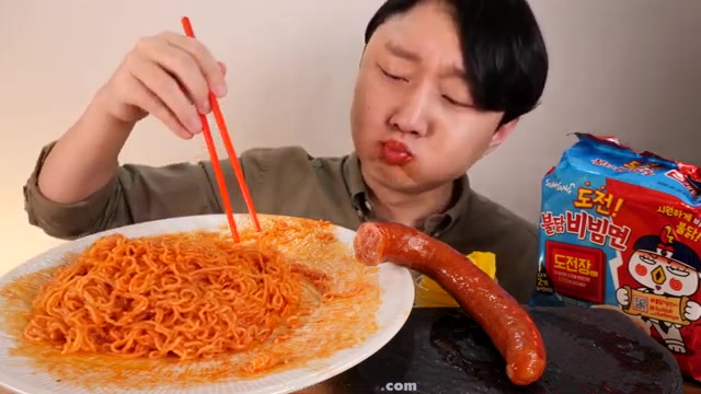 韩式吃播prumir辣火鸡面挑战