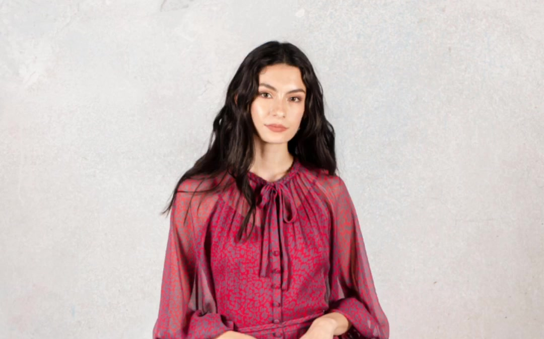 luisabeccaria从不偏离她喜欢的浪漫风格她对女性气质的看法几乎是