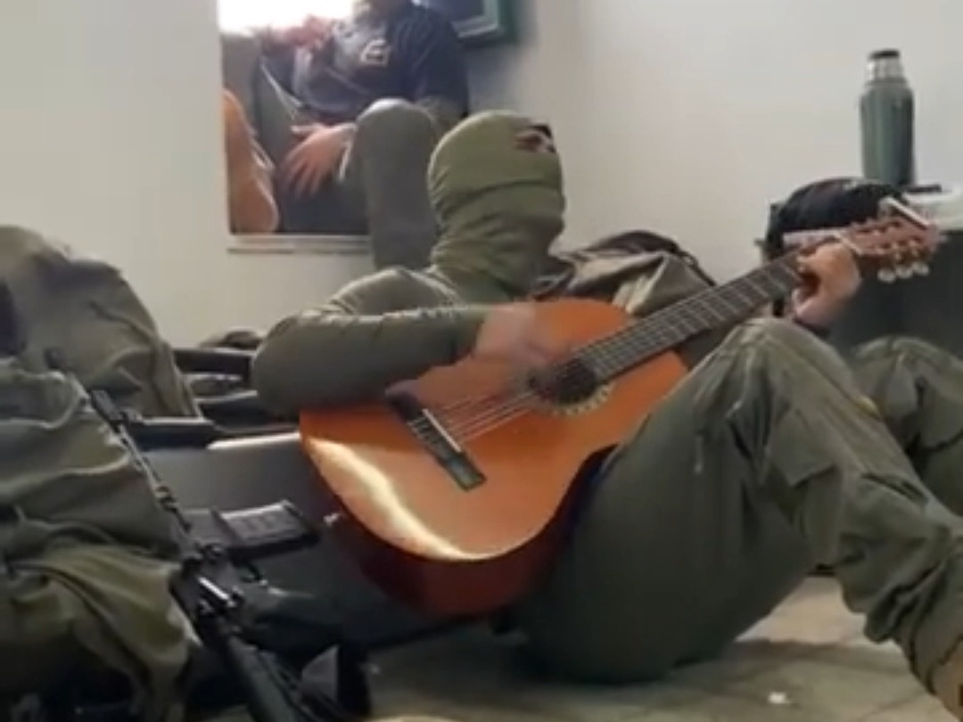 以色列士兵弹唱情感