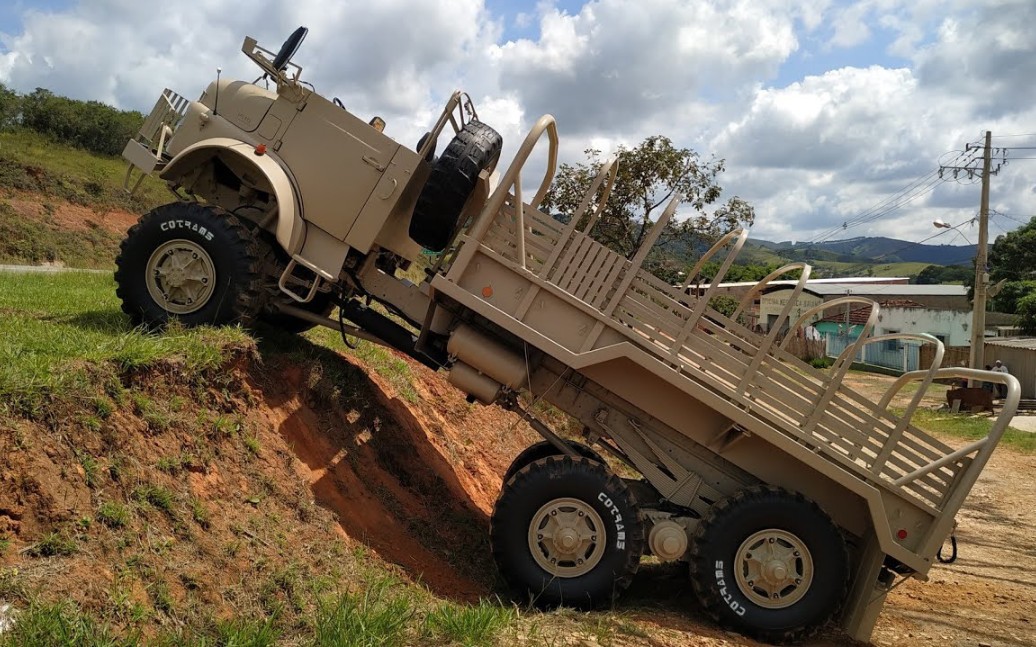 奔驰lg-1519 6x6卡车爬大坡_哔哩哔哩 (゜-゜)つロ 干杯~-bilibili