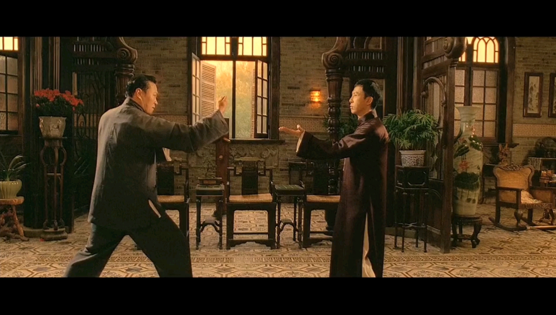 叶问咏春大战廖师傅廖家拳,廖师傅没有招架之功.