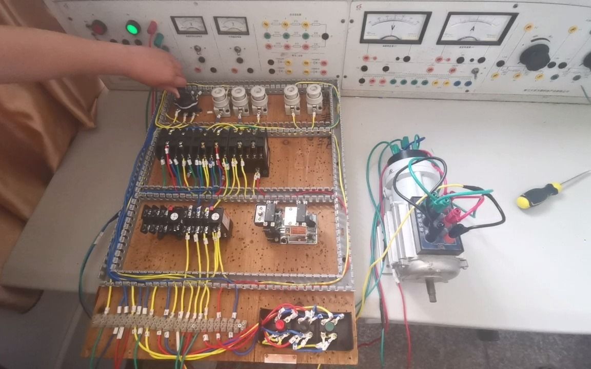 电工演示正反转制动,速度继电器做开关,自动停止哔哩哔哩bilibili