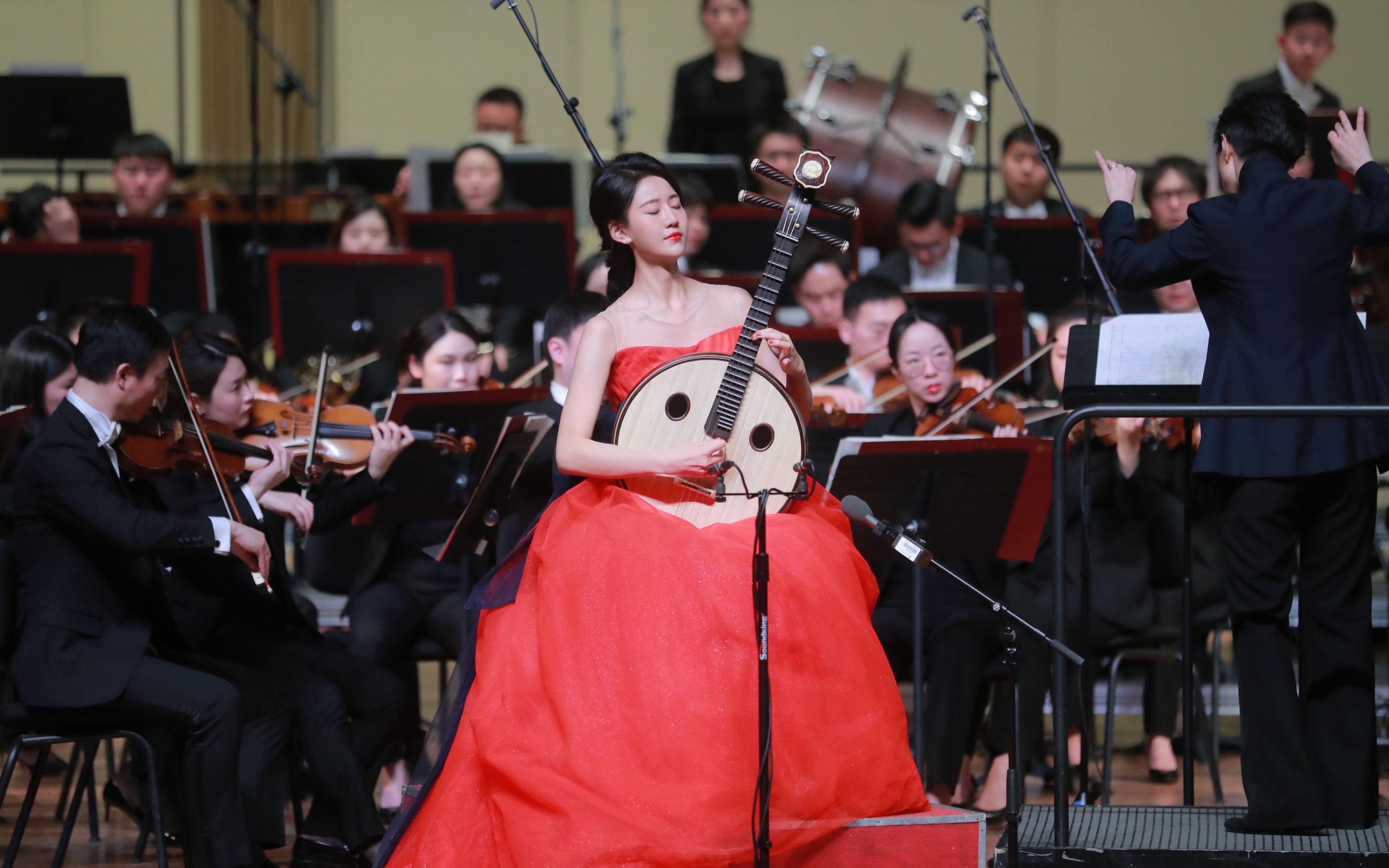 [图]自在飞花轻似梦，无边丝雨细如愁——阮协奏曲《自在》 来自薛淼的精彩演绎