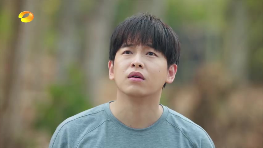 向往的生活第四季宣传片彭昱畅扔鞋子摘椰子想要与孔雀开屏
