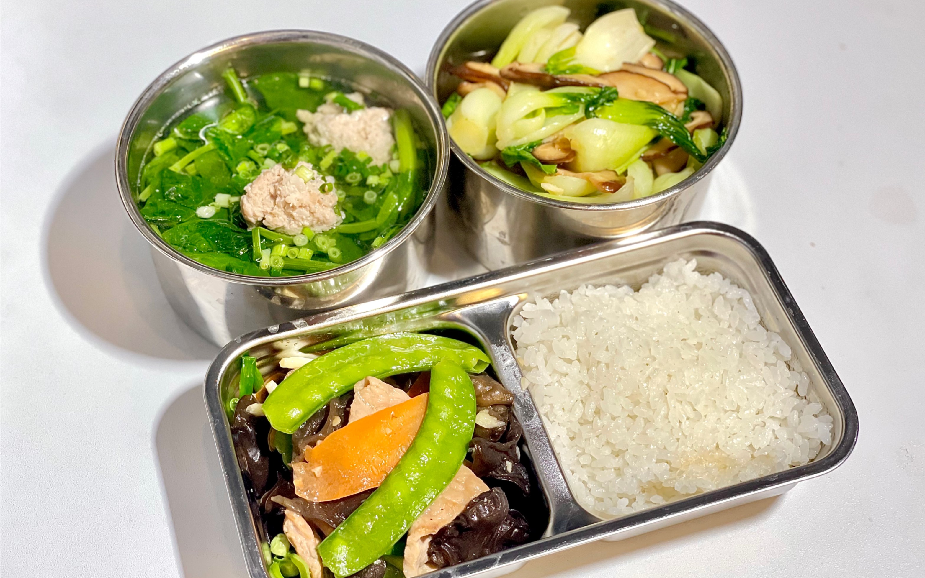 打工人的带饭日常|家常菜便当 豌豆尖丸子汤 香菇油菜 肉片炒杂蔬