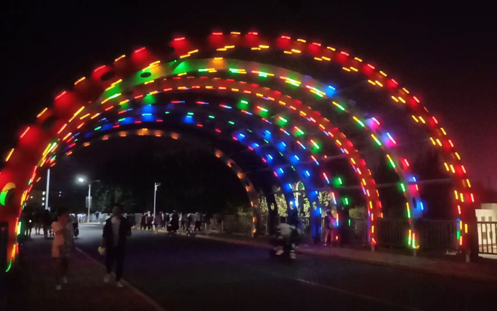 聊城大学最后一次看到彩虹桥亮了