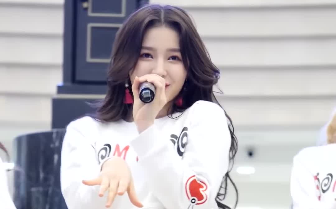 180203场次 momoland 半肉奶昔nancy yeonwoo 直拍(bboom bboom)(2p)