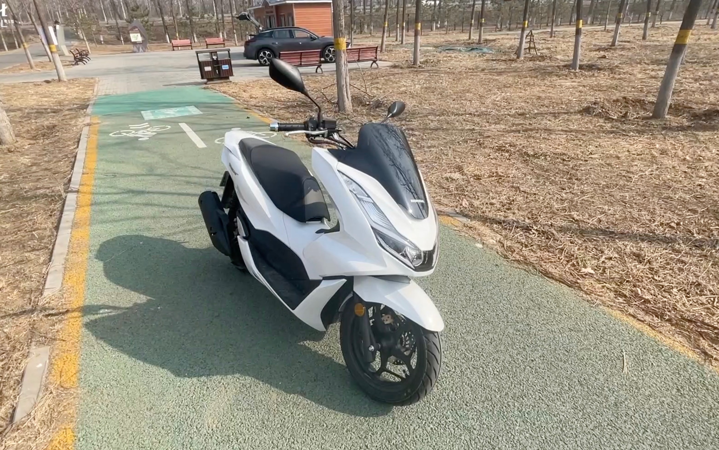 本田pcx160初体验,配置不高口碑凑