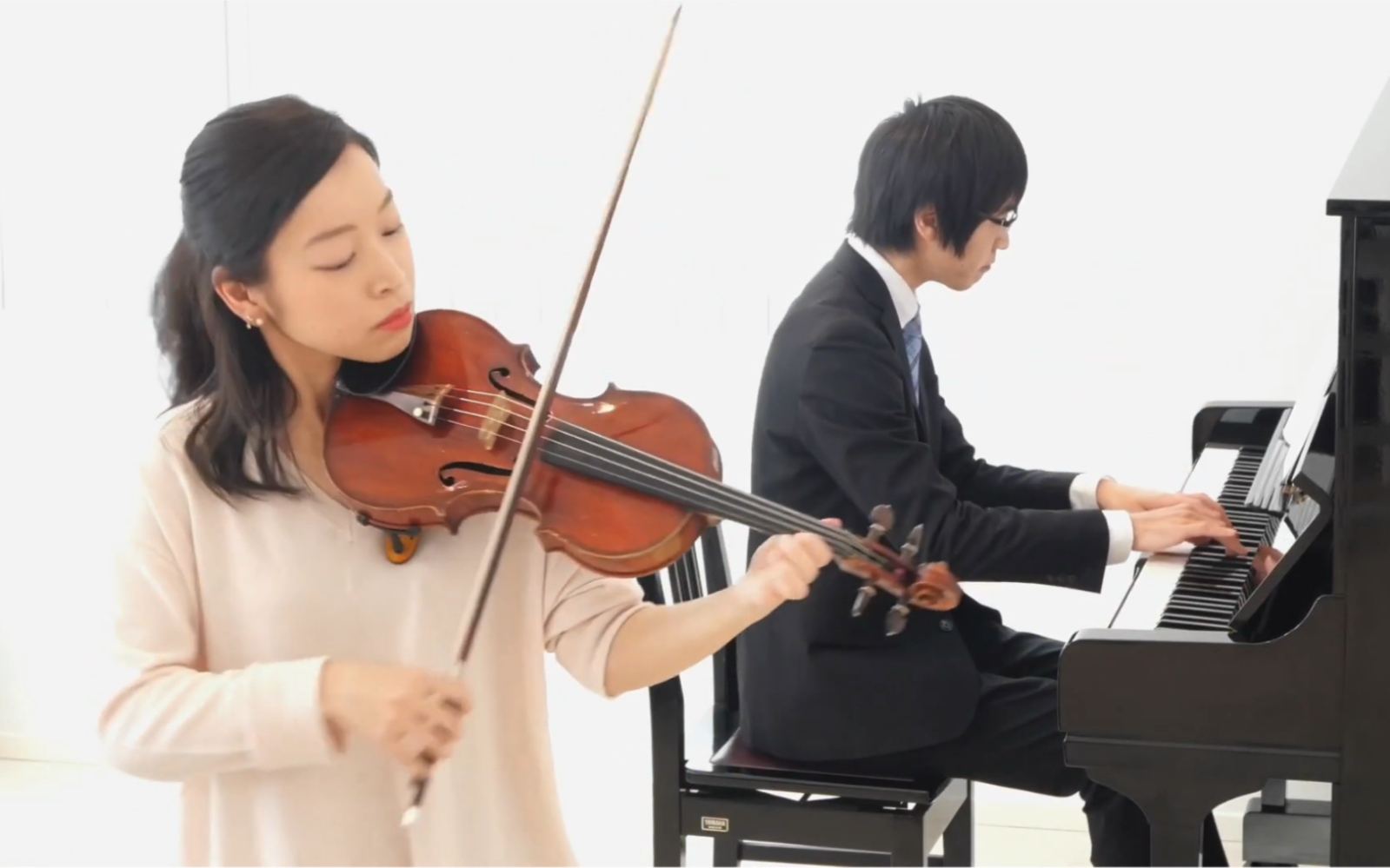 [图]Mikako Shimatani & 莫扎特-A大调第五小提琴协奏曲 第一乐章 Mozart Violin Concerto No.5 1st mvt.