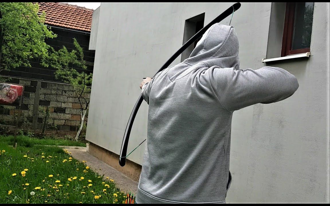 野外生存技能:如何用pvc管做一把弓?