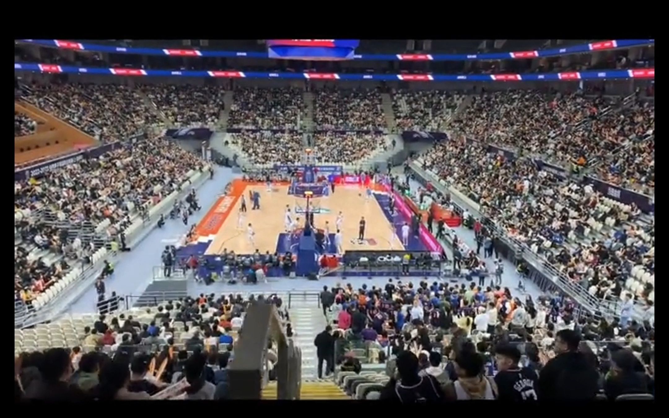 时隔三年,带你沉浸式体验在上海久事大鲨鱼男篮的新主场东方体育中心