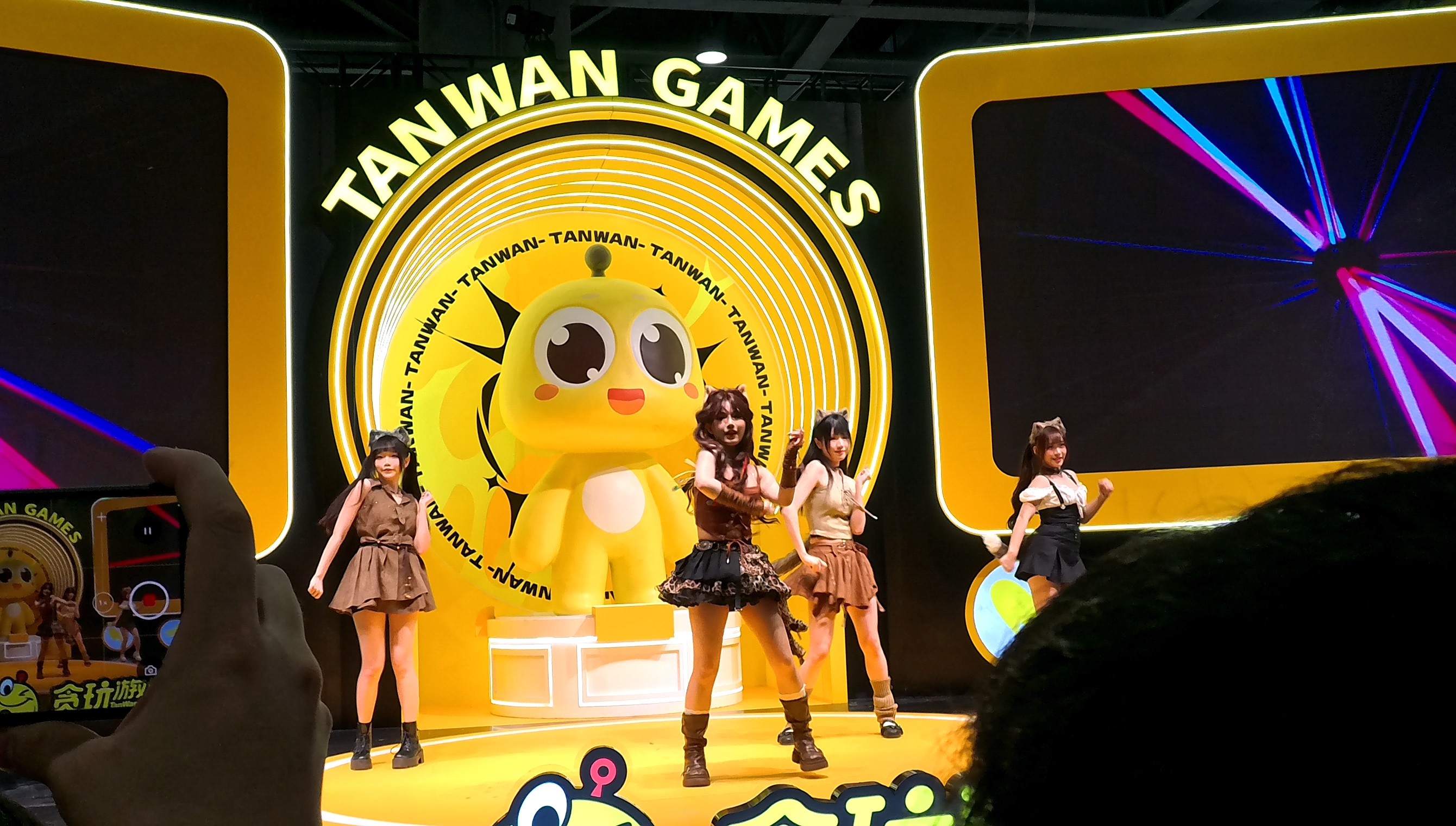 1003漫展贪玩游戏展台