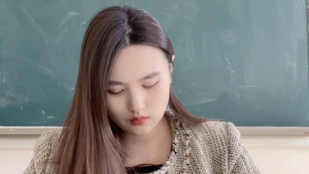 90后大学老师上课日常