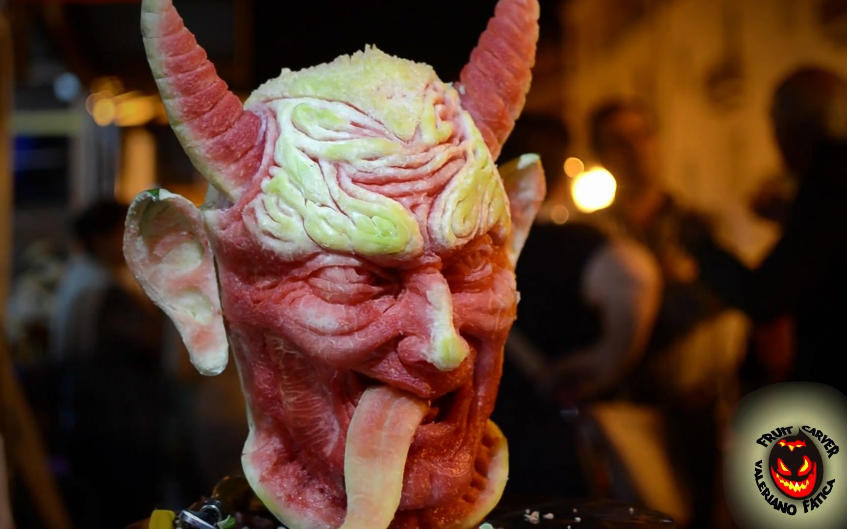 用西瓜雕刻一个恶魔~~_哔哩哔哩 (゜-゜)つロ 干杯~-bilibili