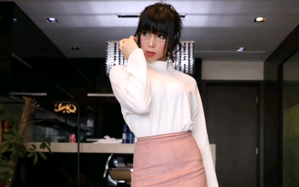 鹿野希 单马尾眼镜娘