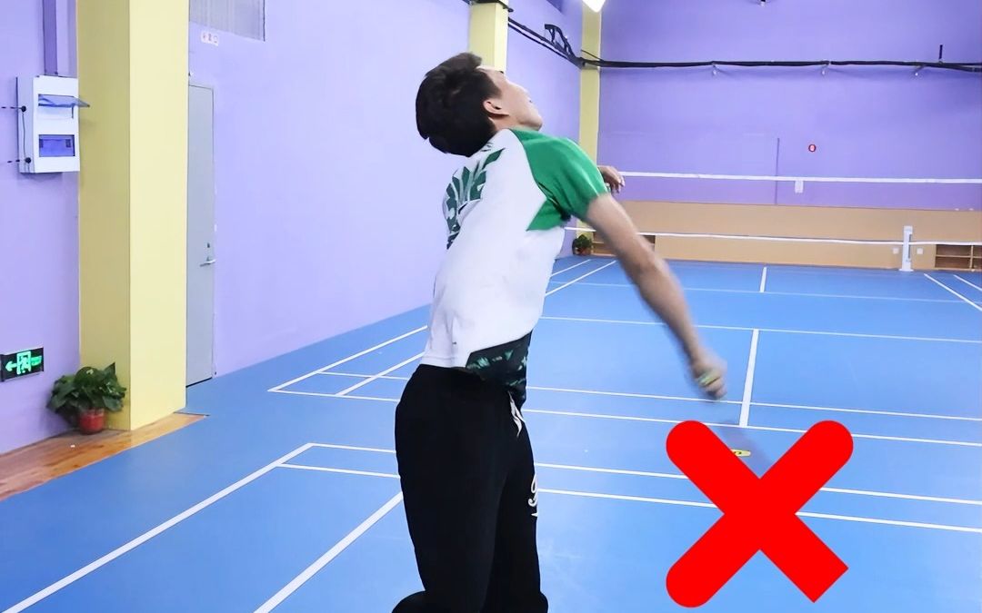 打羽毛球肩膀疼痛,看下你是不是抡大臂了