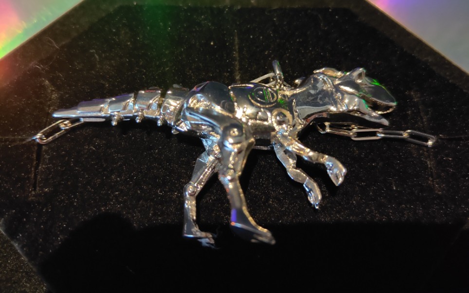 澳门入手dior空山基限定版霸王龙饰品