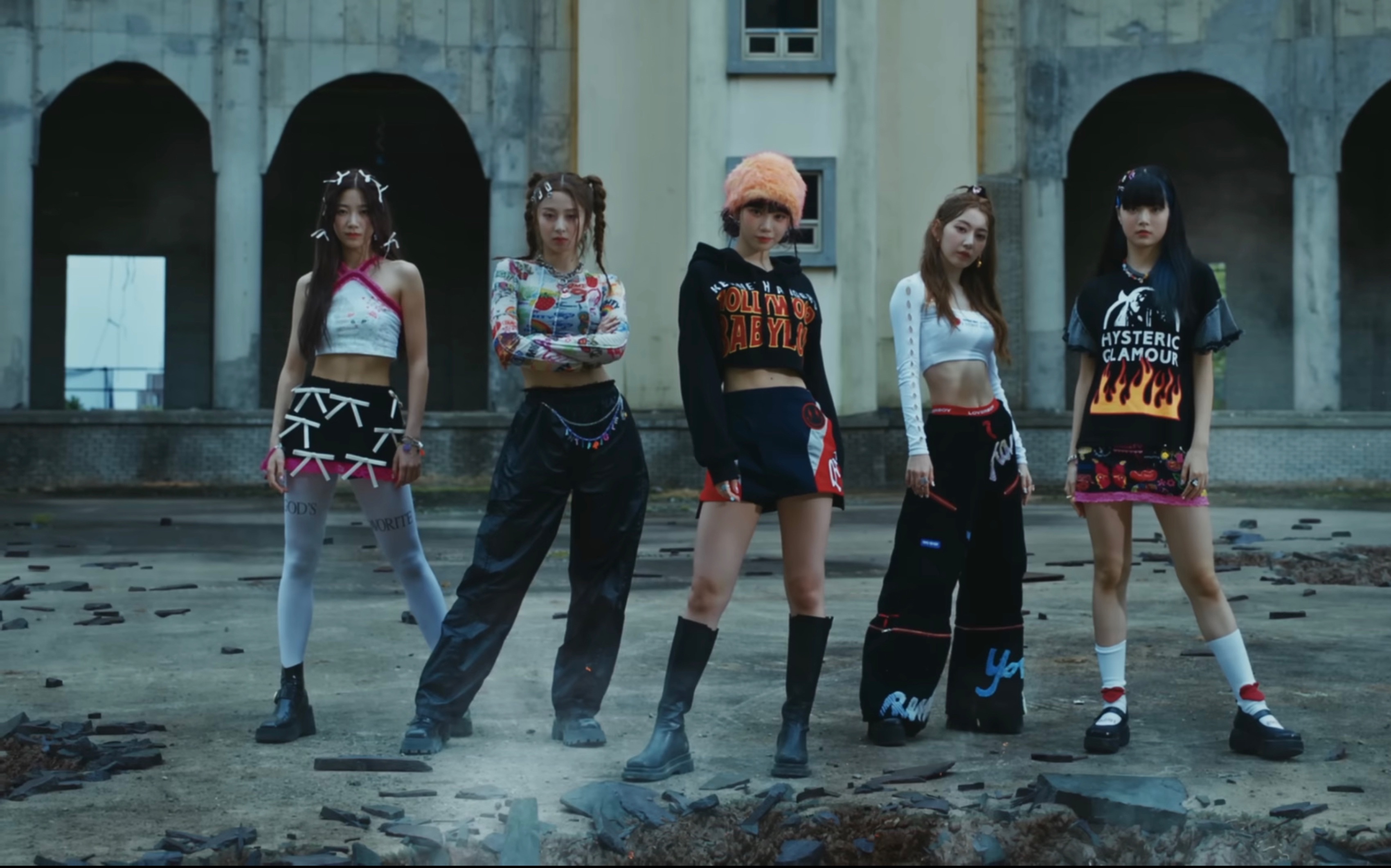 le sserafim (eng) antifragile official m/v (超高清)