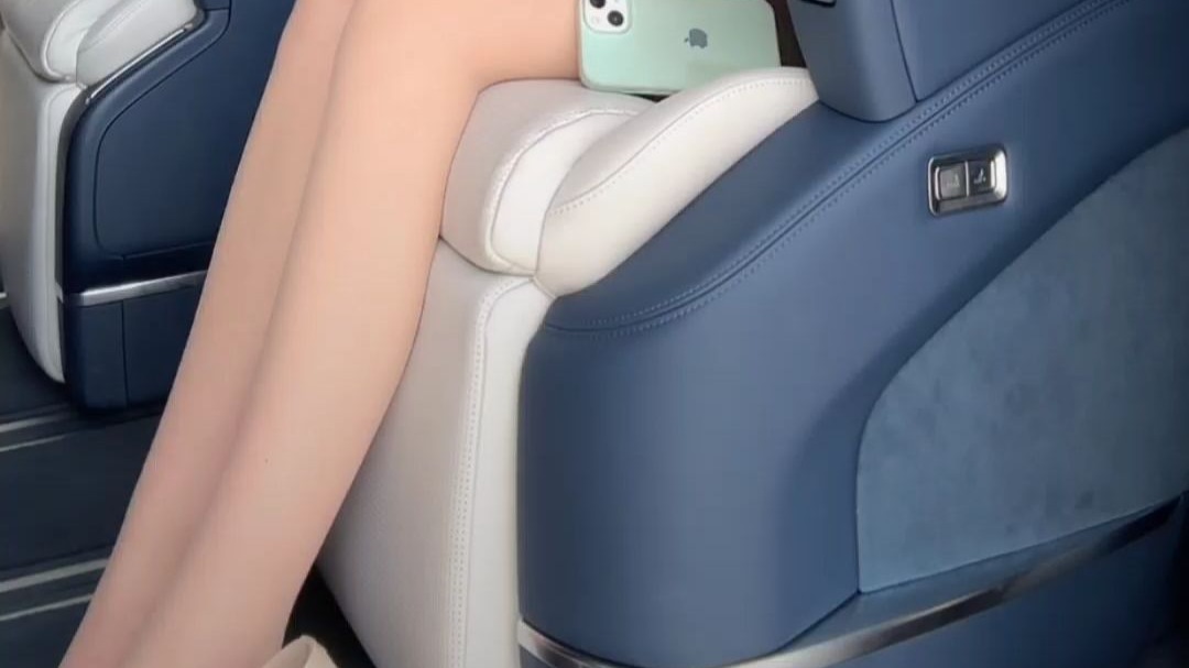 极客肉丝大长腿美女主播脱鞋诱惑