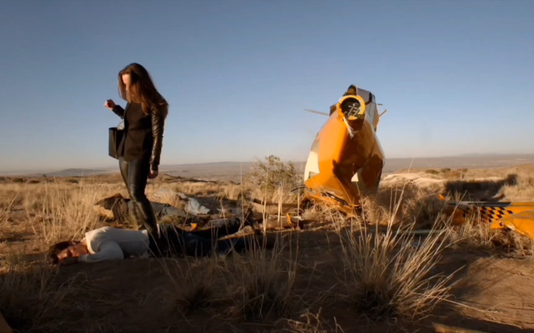 黑色皮衣长靴女杀手