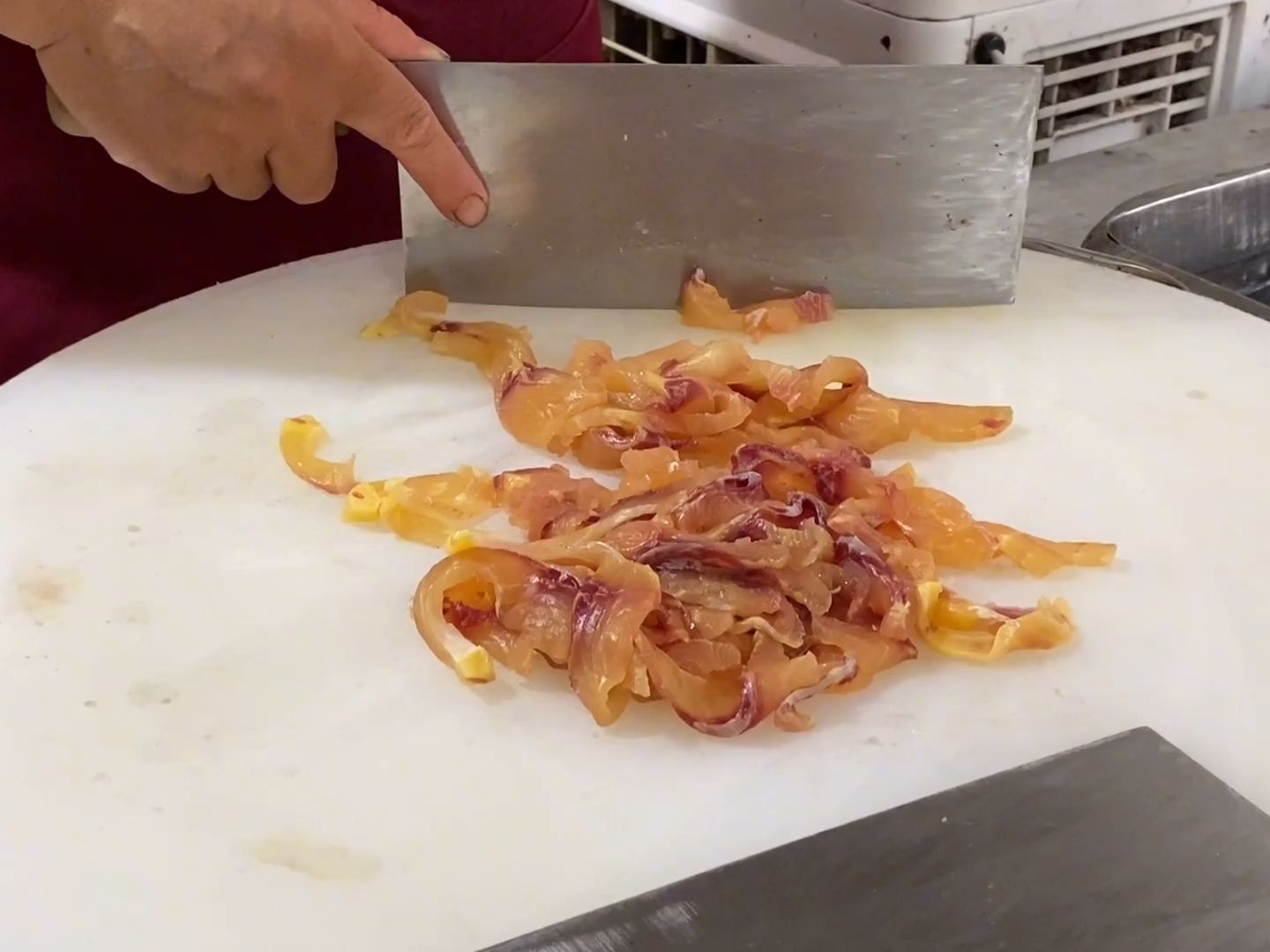 鱼生档捡漏罕见的野生黄肉鲤鱼做广西鱼生,味道堪比人间美味