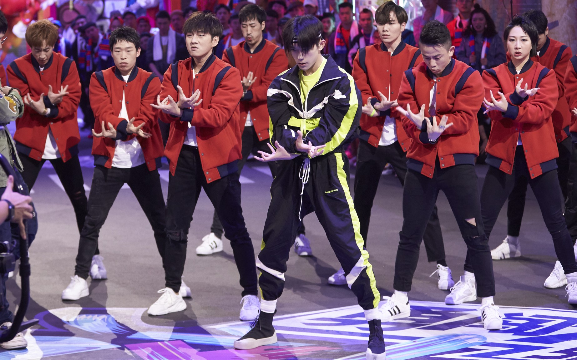 【易烊千玺】昨天街舞的队长大秀不知道看了多少次了,太帅辽!