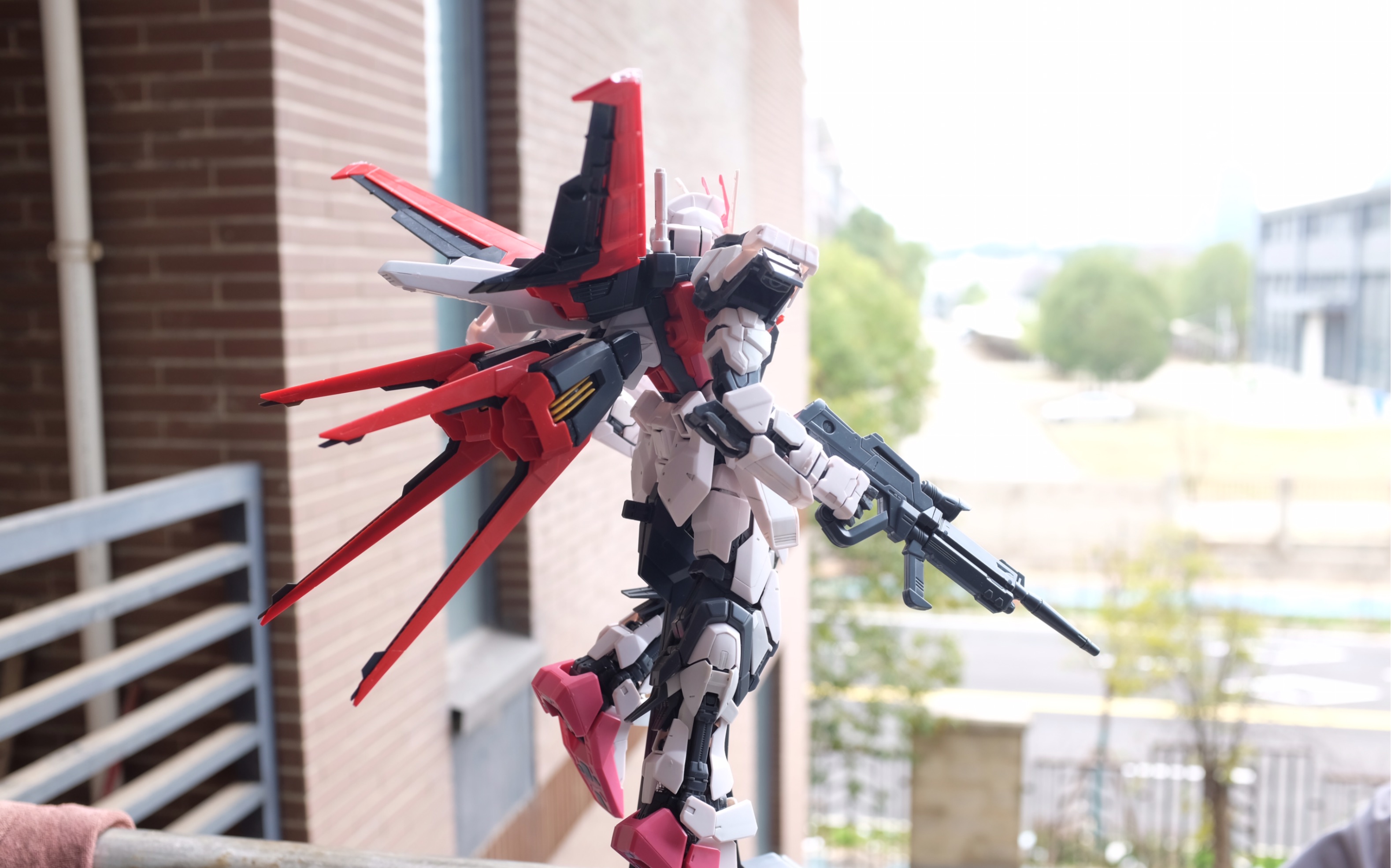 pg嫣红强袭高达-武汉封城之日