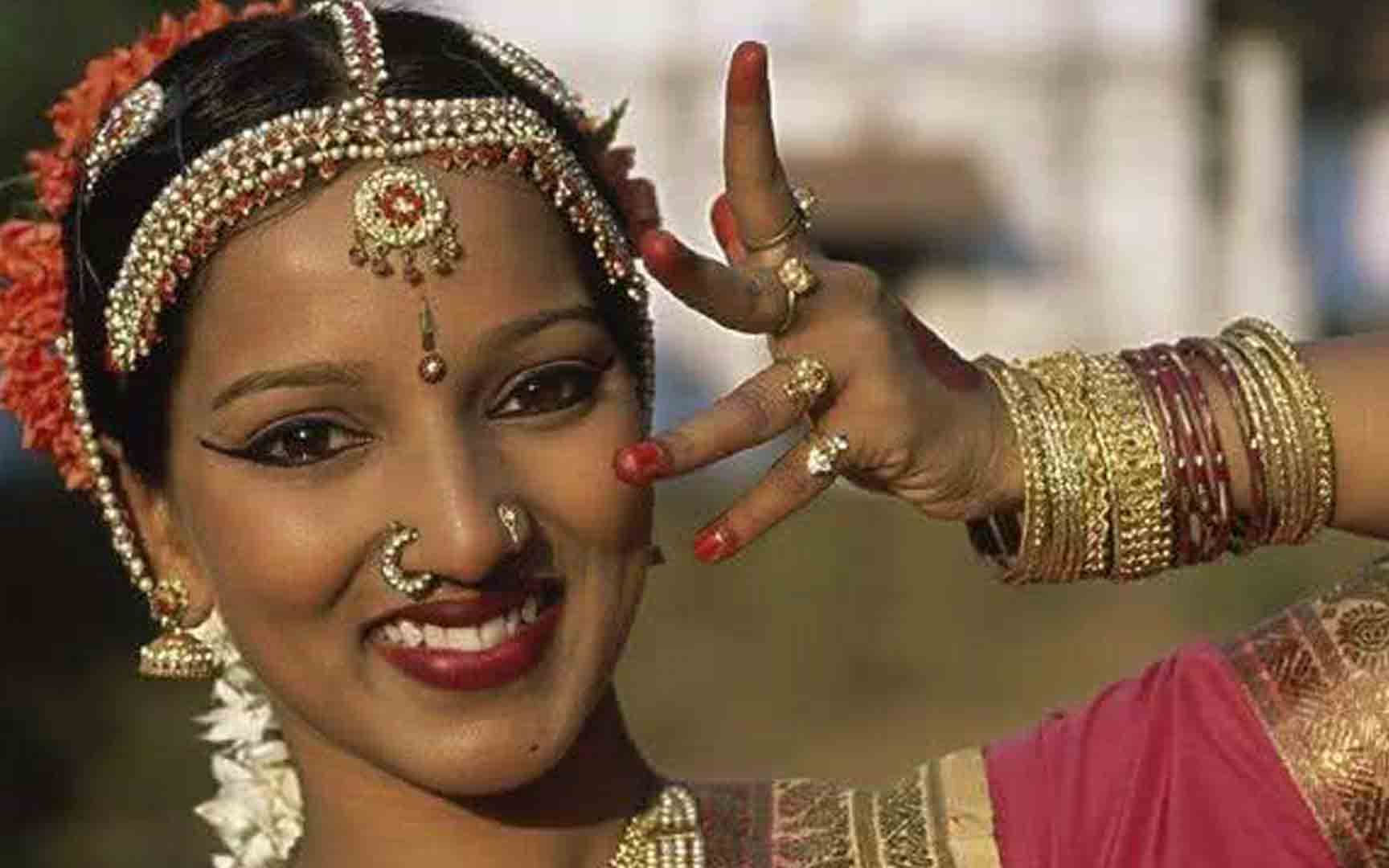 在印度旅游时遇到戴鼻环的美女切记不要随便搭讪