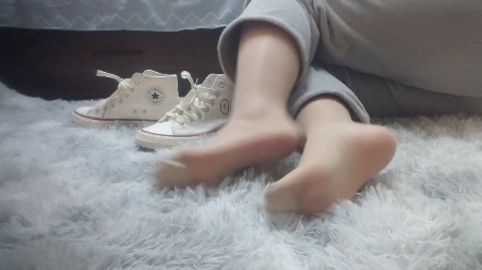 丝袜搭配帆布鞋
