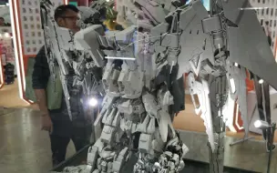 Descargar video: 中国玩具展：藏玩阁应龙卫变形合体大揭秘