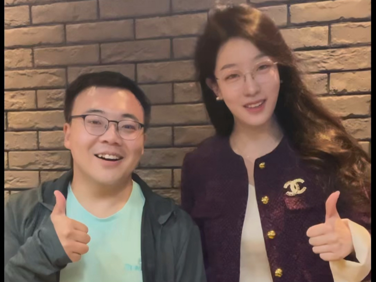 普法的时候体重183，合影的时候身高183