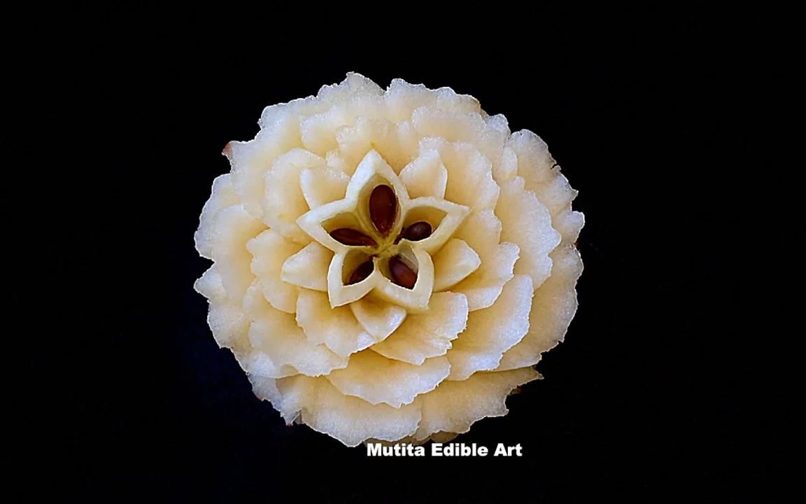 【创意料理】苹果雕刻成玫瑰花 水果与蔬菜雕刻艺术