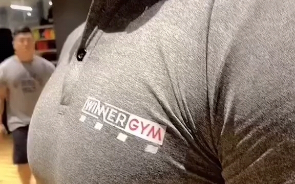 肌肉男胸肌好大都胸肌给你看,肌肉男妈妈