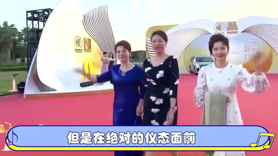 在绝对的仪态面前高定不值一提,何赛飞演绎端庄大方,吴彦姝优雅教科书哔哩哔哩bilibili