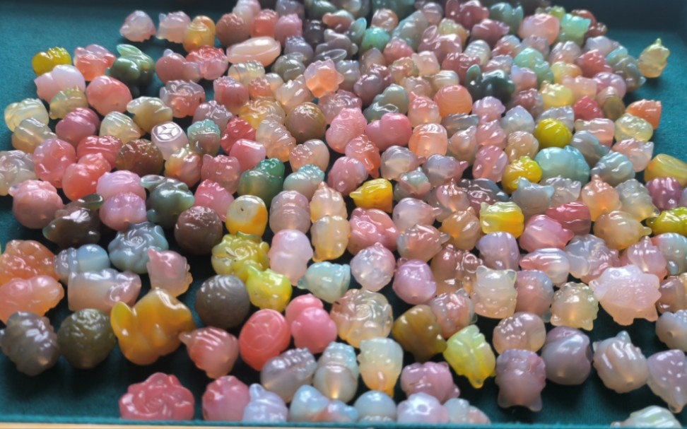 [出材料]绯红玛瑙雕刻件打包