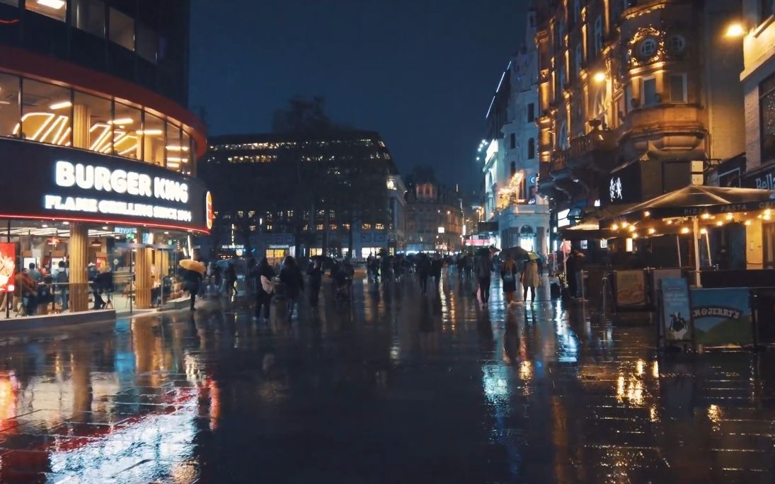 【超清英国】漫步夜晚雨中的伦敦西区 城市街道 (2023