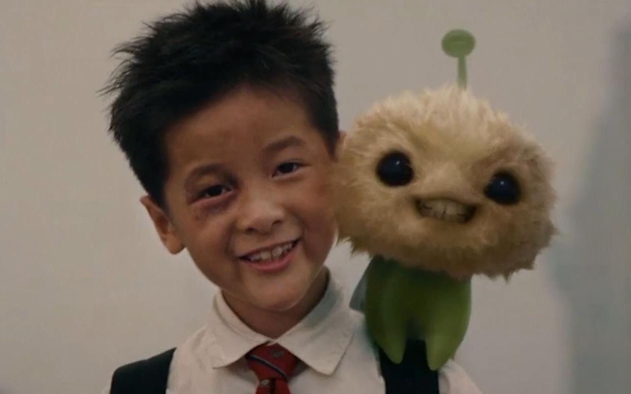 四分钟看完长江七号周星驰捡垃圾给儿子捡到一个外星人