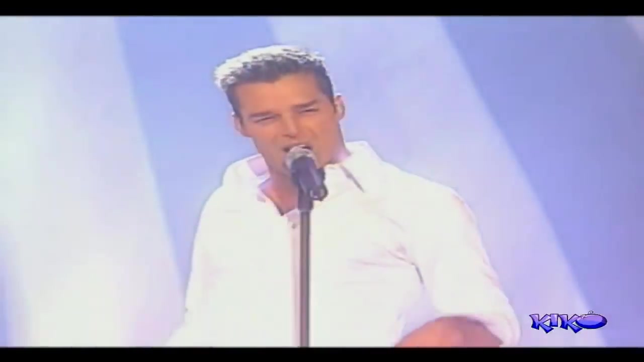 [图]【全英奖组曲现场】Ricky Martin - Britain Awards in London UK 2000.03.03