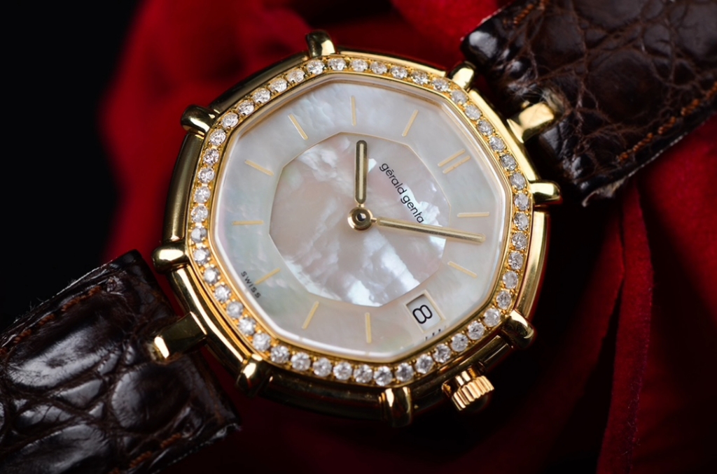 【售价13800rmb 黄金贝母盘镶钻】品牌:尊达gerald genta系列:八角形