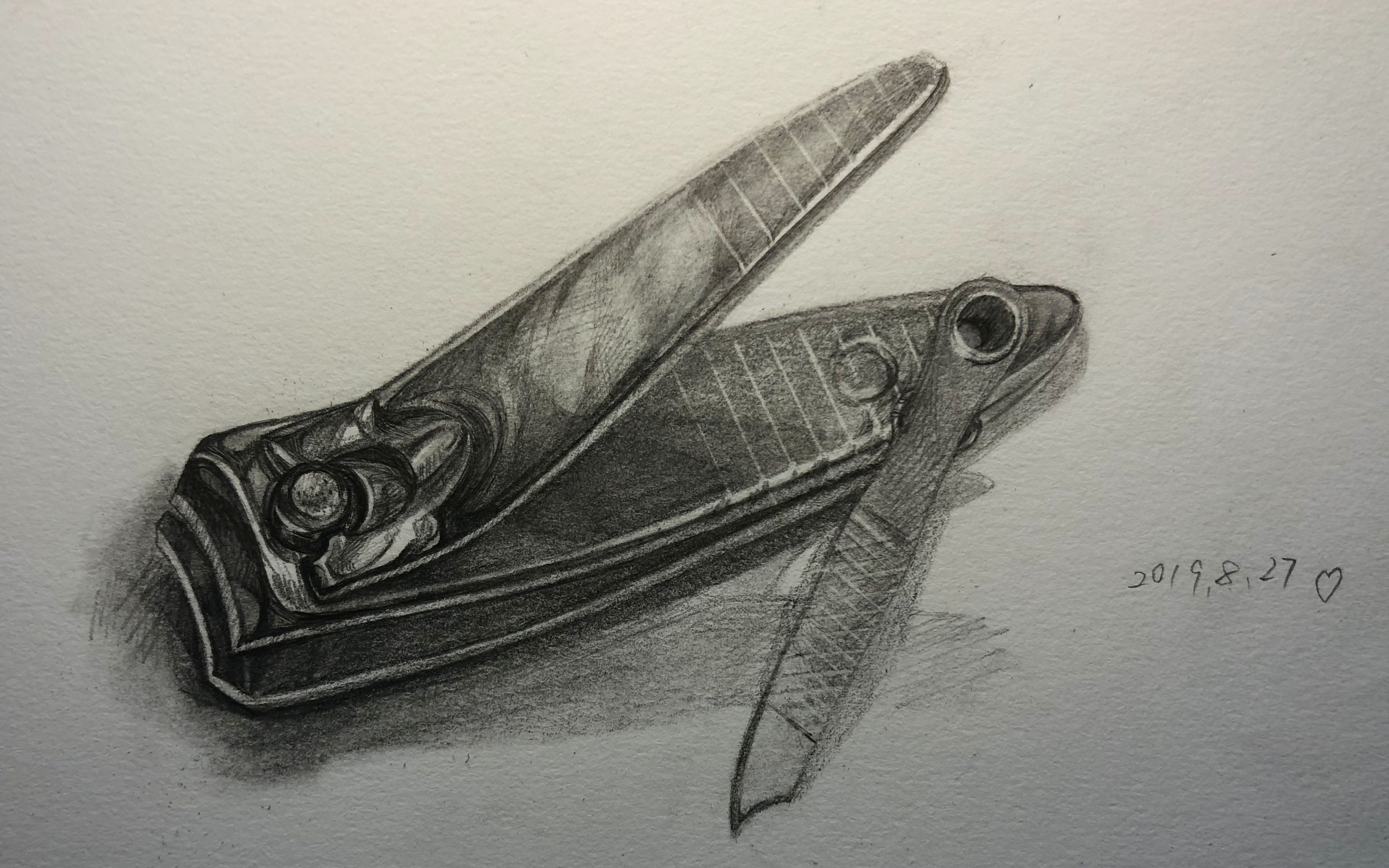 突然想画点小东西,,,enmnnm指甲刀