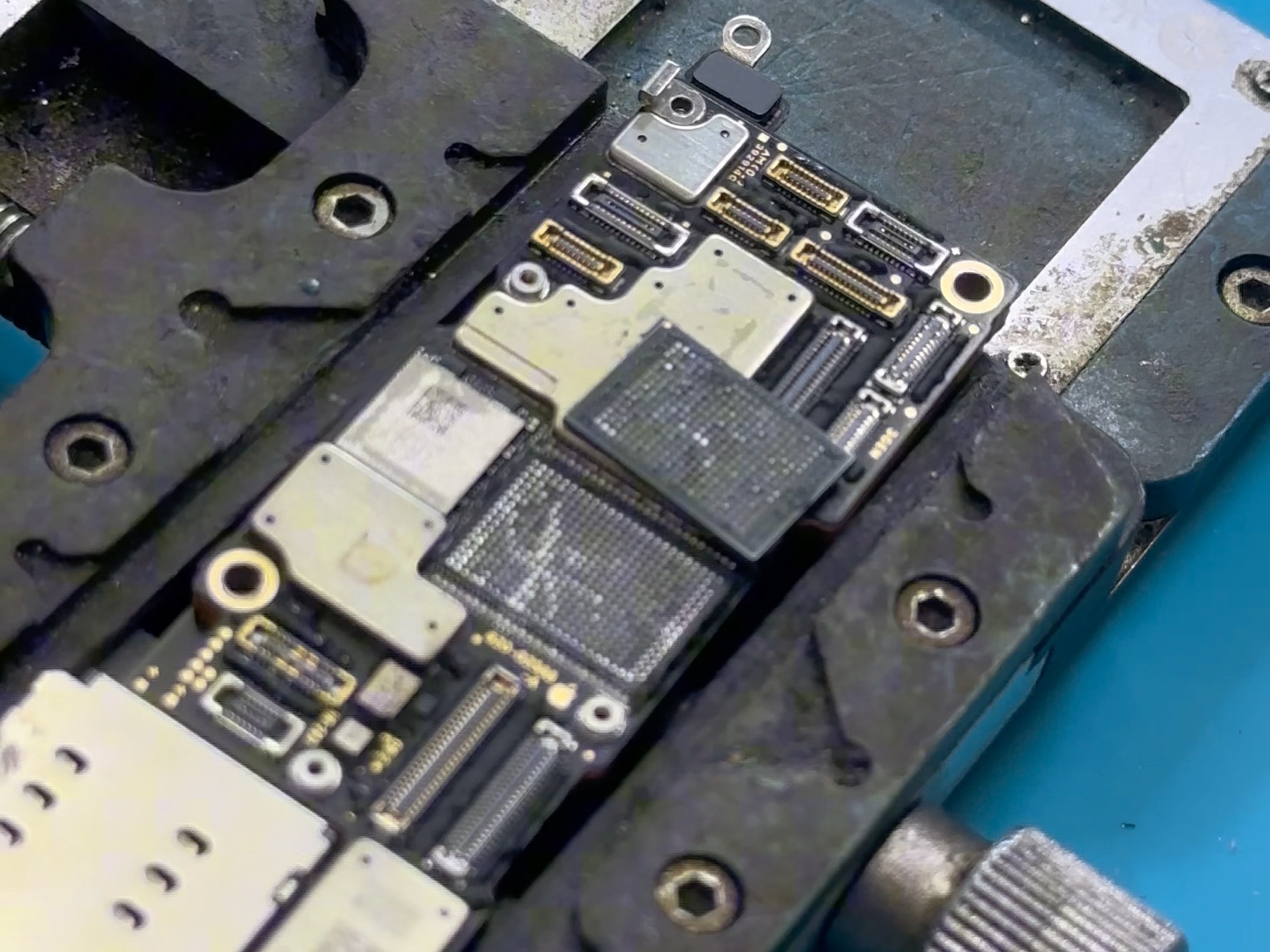 iphone14pro max 进水白屏 硬盘扩容粉丝寄修苹果手机14pm进水白屏